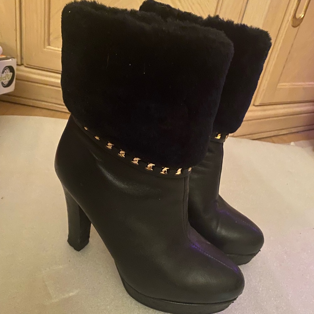 Woman’s zip up ankle boots
